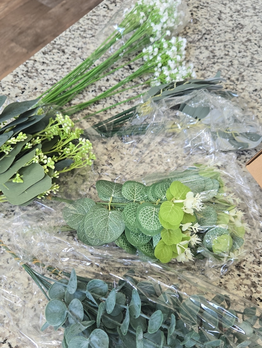 120Pcs Artificial Mixed Eucalyptus Stems Leaves Bulk, Faux Greenery Stems Branch
